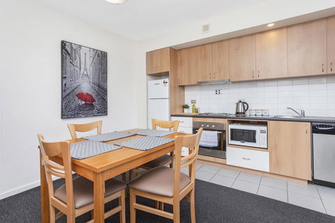 508 Stupendous Sunsets & Views Pool Gym Parking - Accommodation Main Beach 13