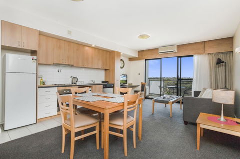 508 Stupendous Sunsets & Views Pool Gym Parking - Accommodation Main Beach 11