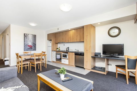 508 Stupendous Sunsets & Views Pool Gym Parking - Accommodation Main Beach 6