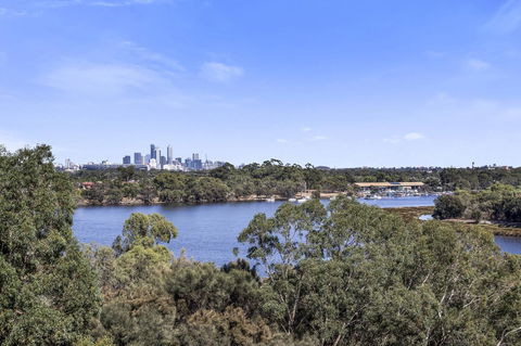508 Stupendous Sunsets & Views Pool Gym Parking - Accommodation Main Beach 32