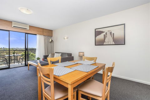 508 Stupendous Sunsets & Views Pool Gym Parking - Accommodation Main Beach 8