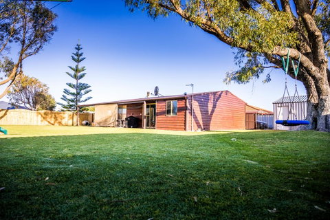 The Bothy Lancelin Family Retreat - Accommodation Main Beach 1