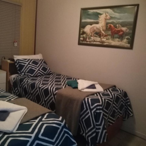 Don\'t Worry Be Happy - Accommodation Main Beach 14