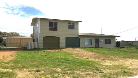 Don\'t Worry Be Happy - Accommodation Main Beach 0