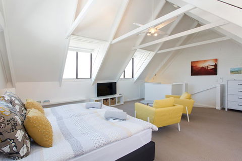 Monument Hill Townhouse - Fremantle - Accommodation Main Beach 3