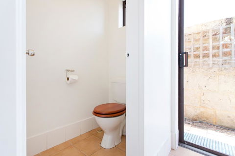 Monument Hill Townhouse - Fremantle - Accommodation Main Beach 21