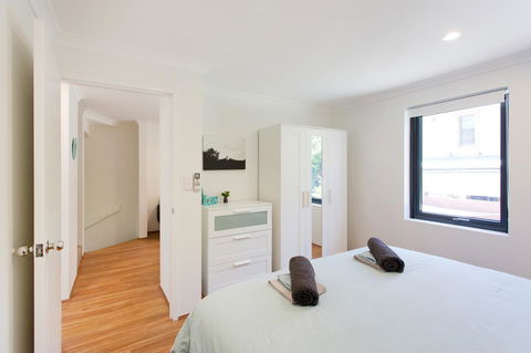 Monument Hill Townhouse - Fremantle - Accommodation Main Beach 8