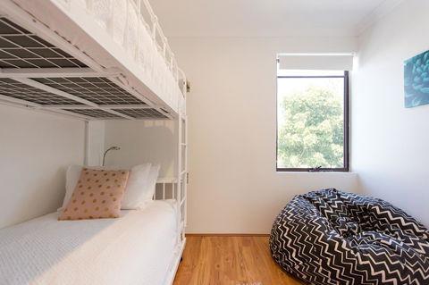 Monument Hill Townhouse - Fremantle - Accommodation Main Beach 12