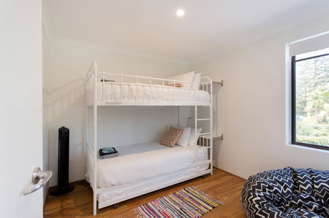 Monument Hill Townhouse - Fremantle - Accommodation Main Beach 11