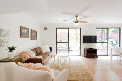 Monument Hill Townhouse - Fremantle - Accommodation Main Beach 14