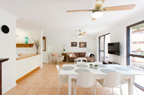 Monument Hill Townhouse - Fremantle - Accommodation Main Beach 15