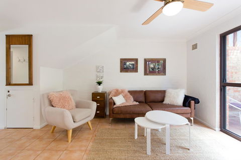 Monument Hill Townhouse - Fremantle - Accommodation Main Beach 13