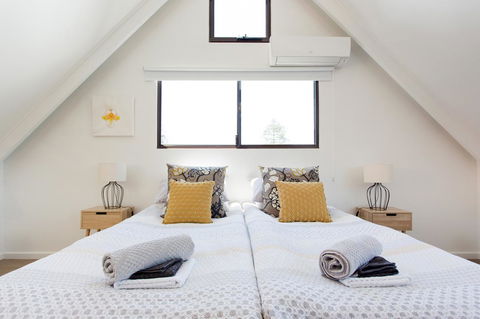Monument Hill Townhouse - Fremantle - Accommodation Main Beach 1