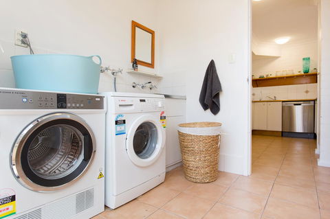 Monument Hill Townhouse - Fremantle - Accommodation Main Beach 20