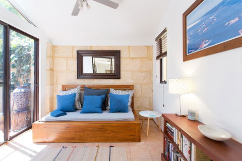 Monument Hill Townhouse - Fremantle - Accommodation Main Beach 17