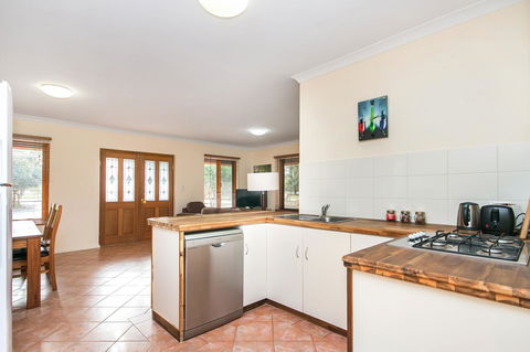 Coranda Lodge - Accommodation Main Beach 16