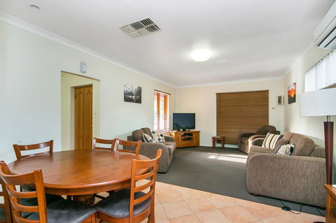 Coranda Lodge - Accommodation Main Beach 5