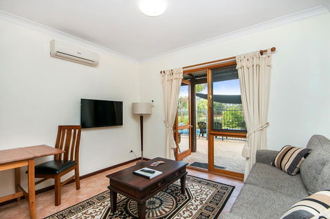Coranda Lodge - Accommodation Main Beach 22