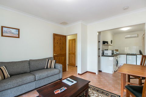 Coranda Lodge - Accommodation Main Beach 1