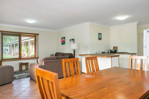 Coranda Lodge - Accommodation Main Beach 18