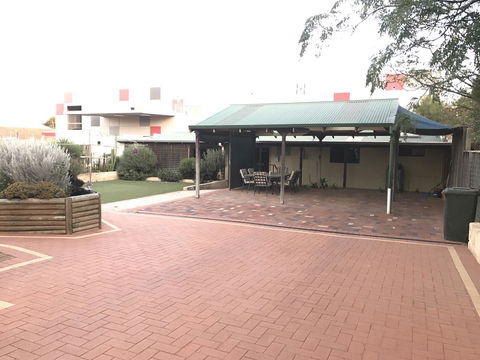 Sabai Accommodation - Accommodation Main Beach 15