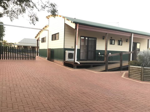 Sabai Accommodation - Accommodation Main Beach 10