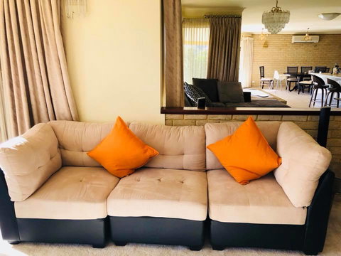 LA ANCHOR ON THE CANALS (MANDURAH) - Accommodation Main Beach 2