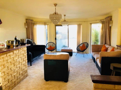 LA ANCHOR ON THE CANALS (MANDURAH) - Accommodation Main Beach 1