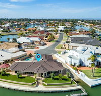 LA ANCHOR ON THE CANALS MANDURAH - Accommodation Main Beach