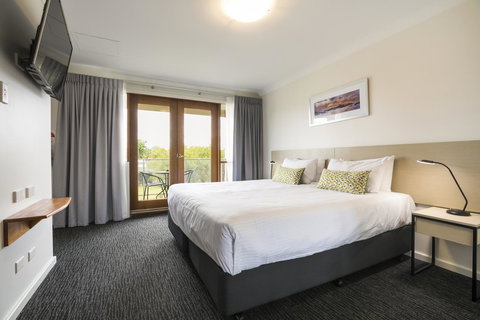 Nightcap At The Ship Inn - Accommodation Main Beach 18