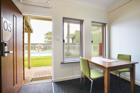 Nightcap At The Ship Inn - Accommodation Main Beach 30