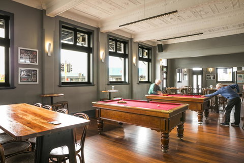 Nightcap At The Ship Inn - Accommodation Main Beach 6