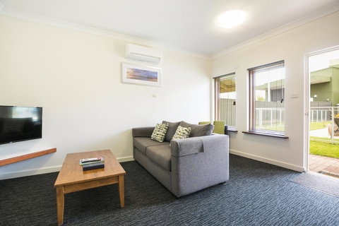 Nightcap At The Ship Inn - Accommodation Main Beach 23