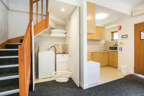 Nightcap At The Ship Inn - Accommodation Main Beach 16