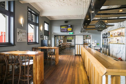 Nightcap At The Ship Inn - Accommodation Main Beach 14