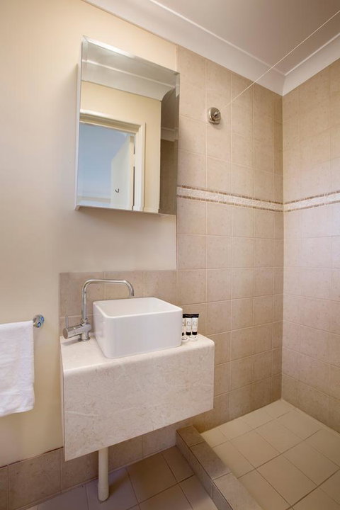 Nightcap At The Ship Inn - Accommodation Main Beach 3