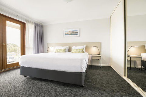 Nightcap At The Ship Inn - Accommodation Main Beach 17