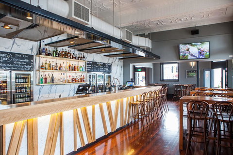 Nightcap At The Ship Inn - Accommodation Main Beach 34