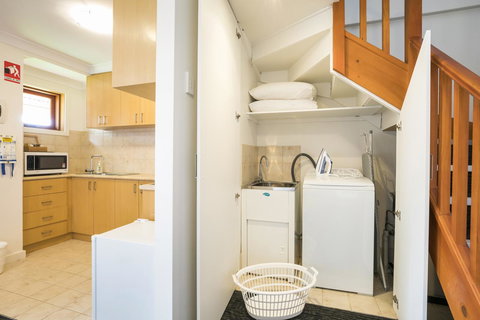 Nightcap At The Ship Inn - Accommodation Main Beach 21