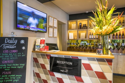 Nightcap At The Ship Inn - Accommodation Main Beach 12