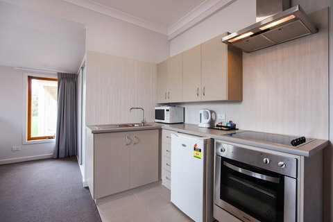 Nightcap At The Ship Inn - Accommodation Main Beach 41