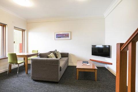 Nightcap At The Ship Inn - Accommodation Main Beach 28