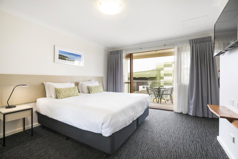 Nightcap At The Ship Inn - Accommodation Main Beach 22