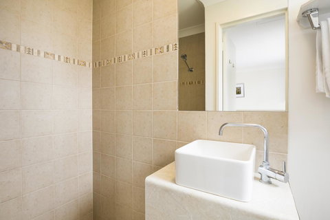 Nightcap At The Ship Inn - Accommodation Main Beach 27