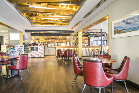 Nightcap At The Ship Inn - Accommodation Main Beach 10