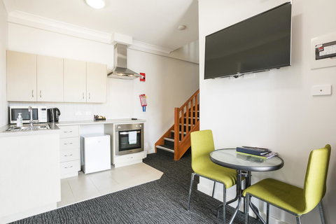 Nightcap At The Ship Inn - Accommodation Main Beach 31