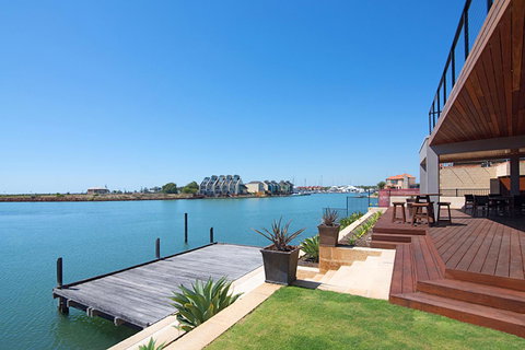 Oceans Edge - Busselton - Accommodation Main Beach 2