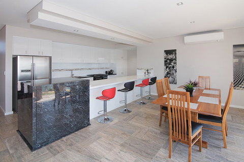 Oceans Edge - Busselton - Accommodation Main Beach 10