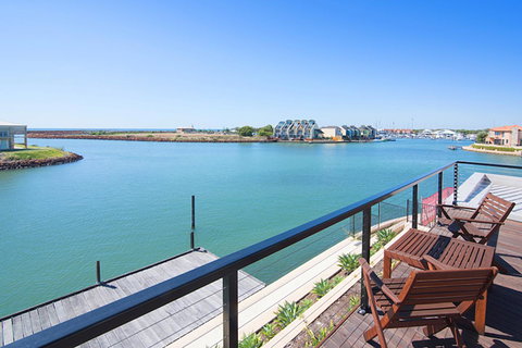 Oceans Edge - Busselton - Accommodation Main Beach 1