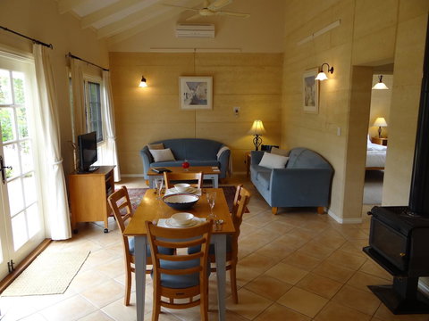 Big Brook Retreat - Accommodation Main Beach 1